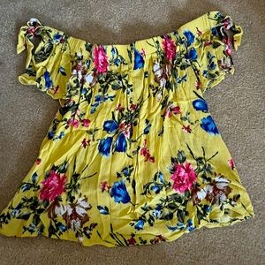 Women’s off the shoulder flowy top